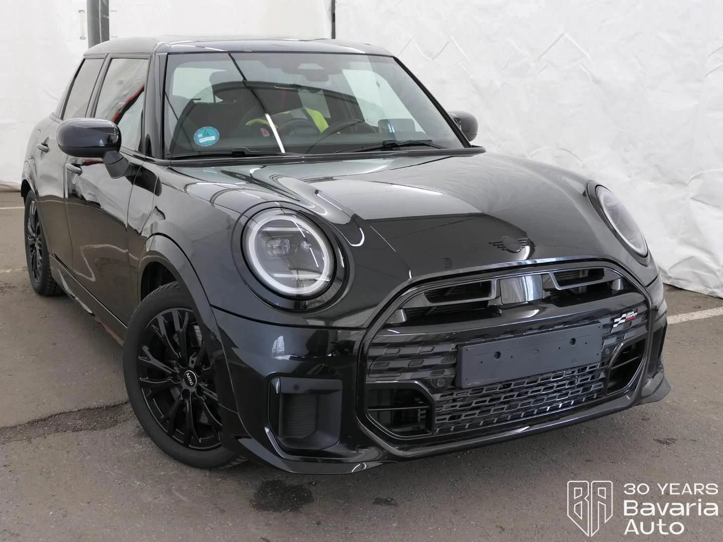 Mini Cooper C 1, 5 Steptronic Favoured Trim, снимка 4 - Автомобили и джипове - 54044496