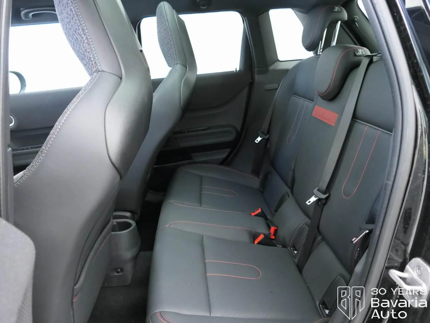 Mini Cooper C 1, 5 Steptronic Favoured Trim, снимка 8 - Автомобили и джипове - 54044496