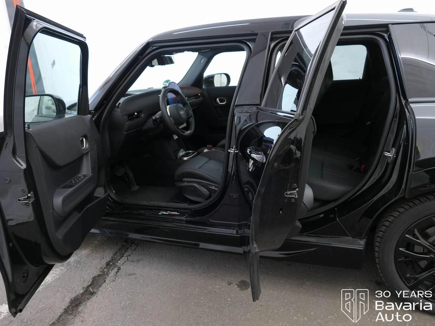 Mini Cooper C 1, 5 Steptronic Favoured Trim, снимка 5 - Автомобили и джипове - 54044496