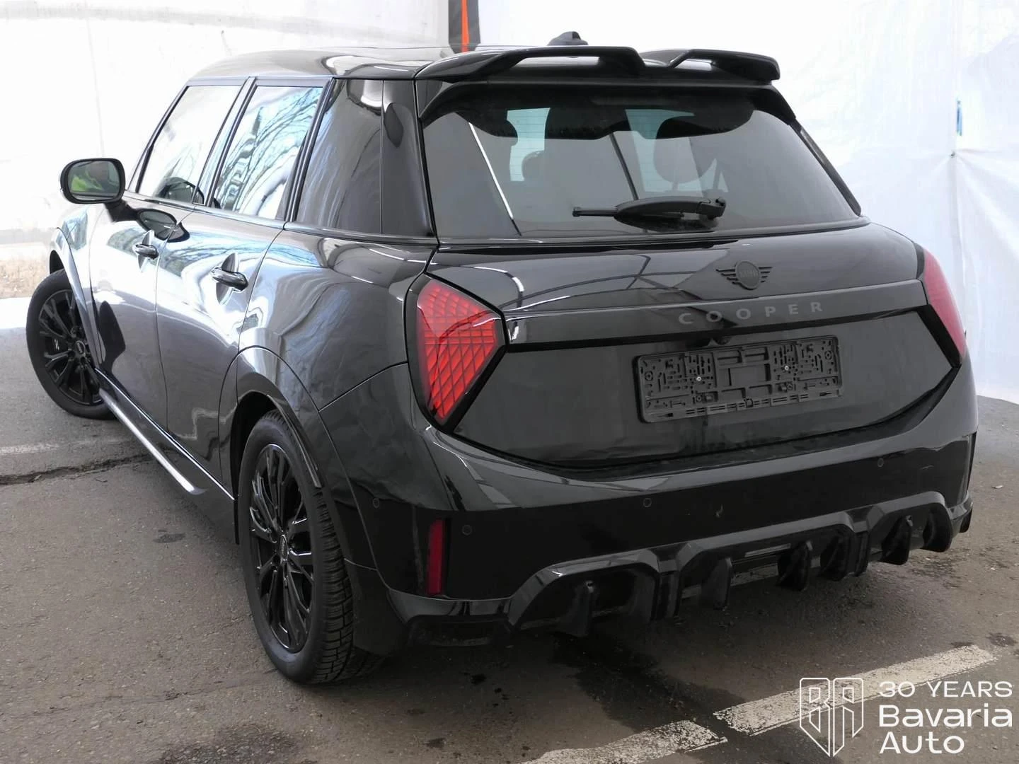 Mini Cooper C 1, 5 Steptronic Favoured Trim, снимка 2 - Автомобили и джипове - 54044496