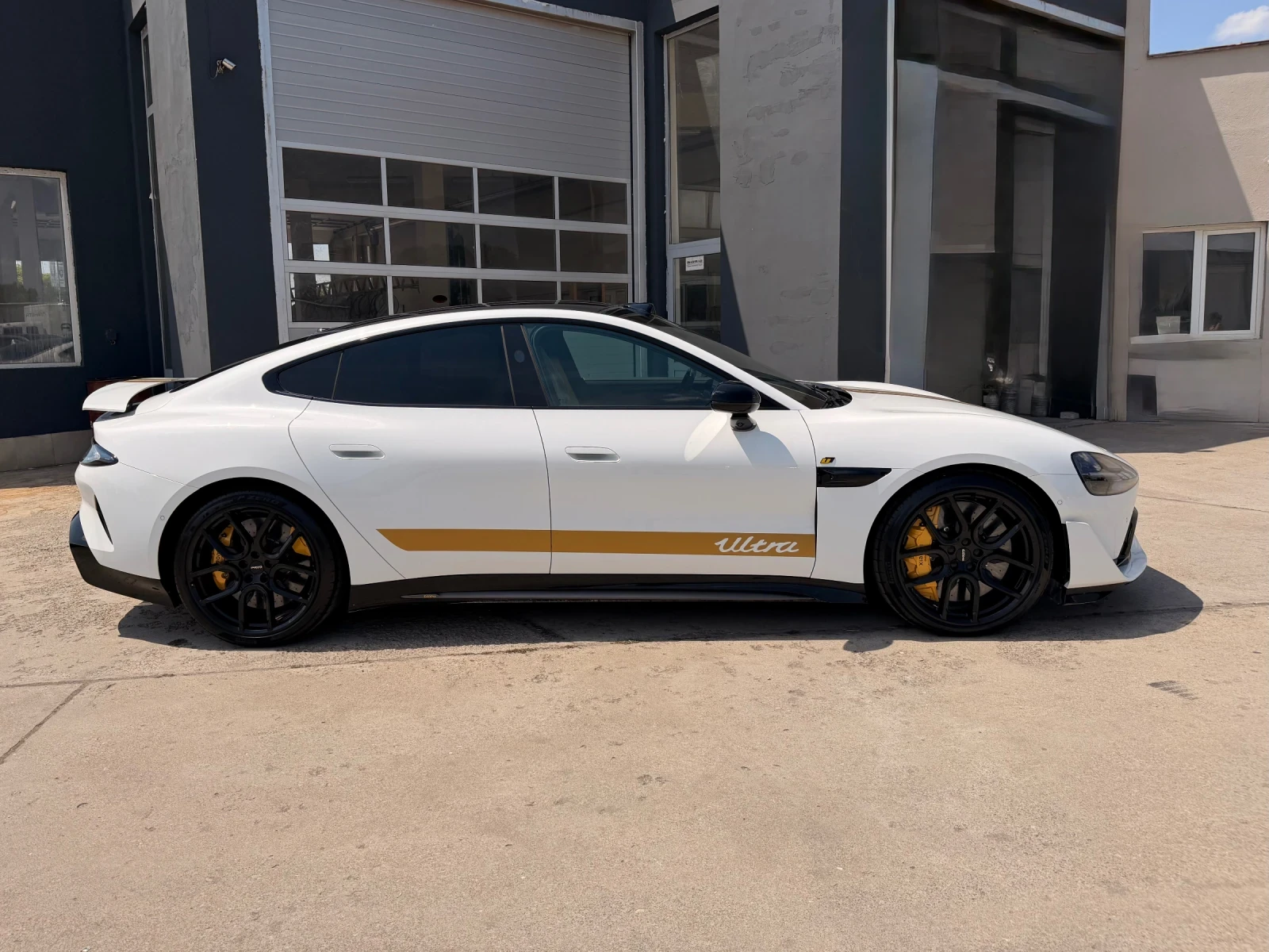 Xiaomi SU7 ULTRA 1548HP Ceramic Brakes 700KM NEW, снимка 3 - Автомобили и джипове - 55501149