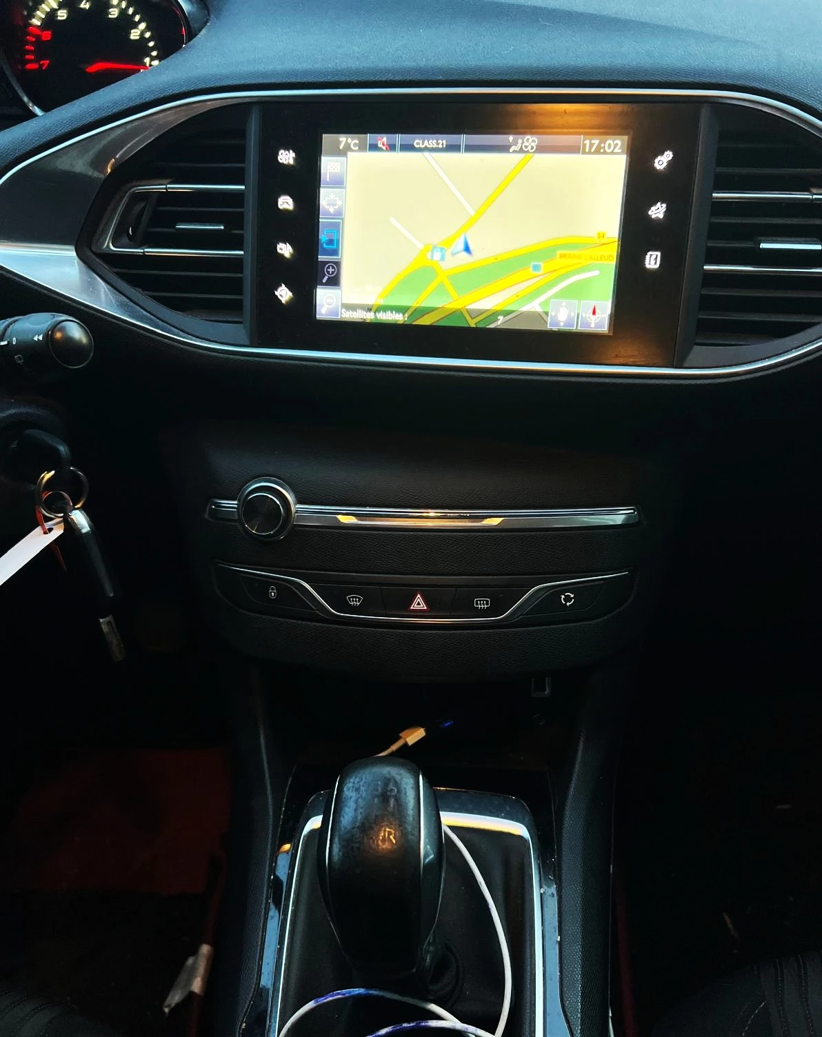 Peugeot 208, снимка 4 - Автомобили и джипове - 55625478