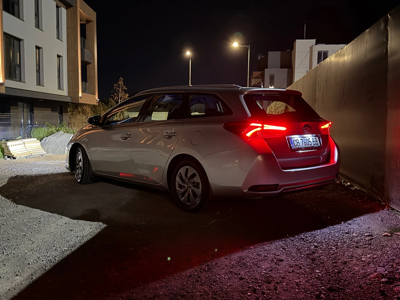 Toyota Auris Touring 1.6 D-4D 112 к.с., снимка 16 - Автомобили и джипове - 56061243