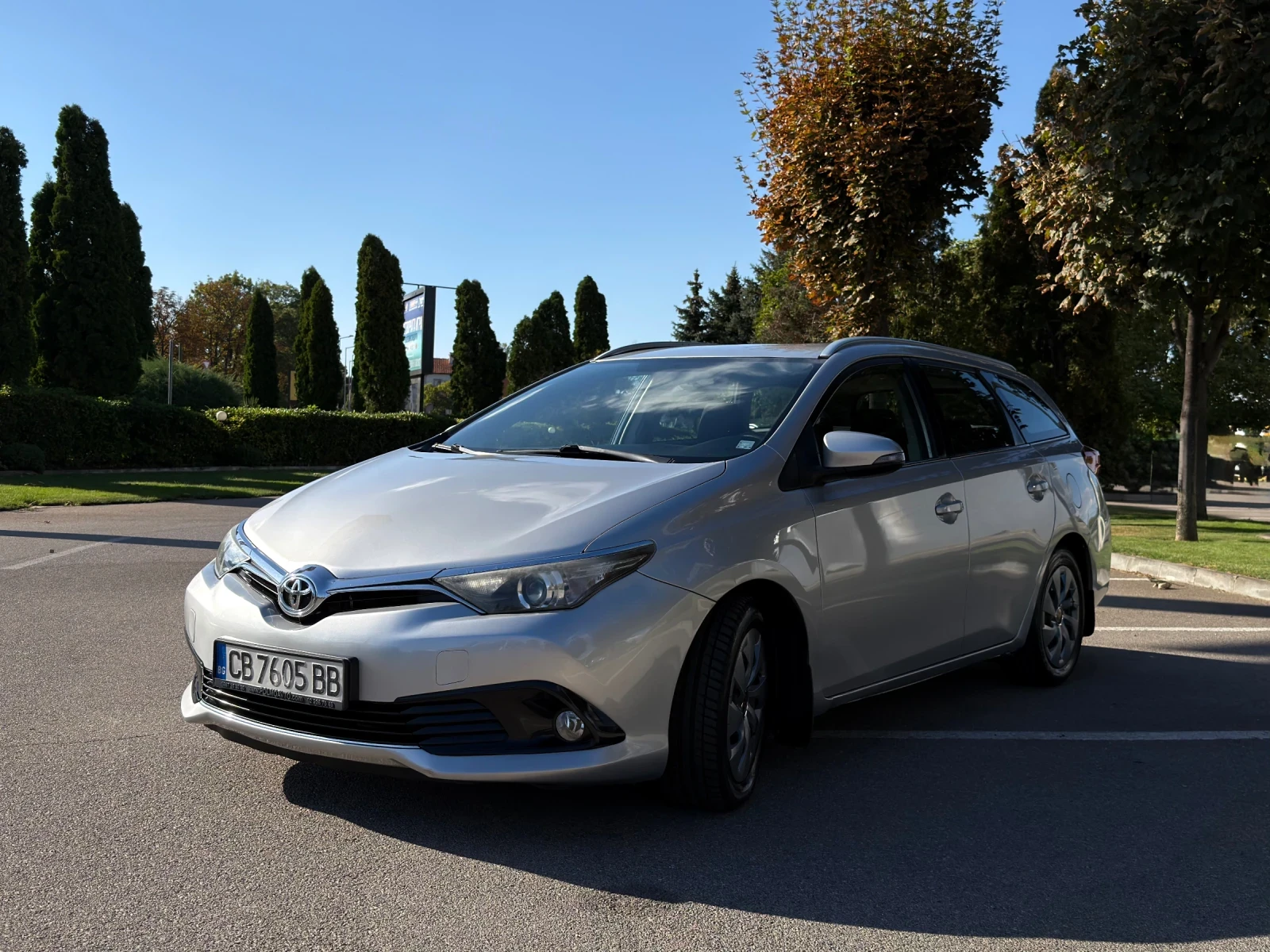 Toyota Auris Touring 1.6 D-4D 112 к.с., снимка 3 - Автомобили и джипове - 56061243