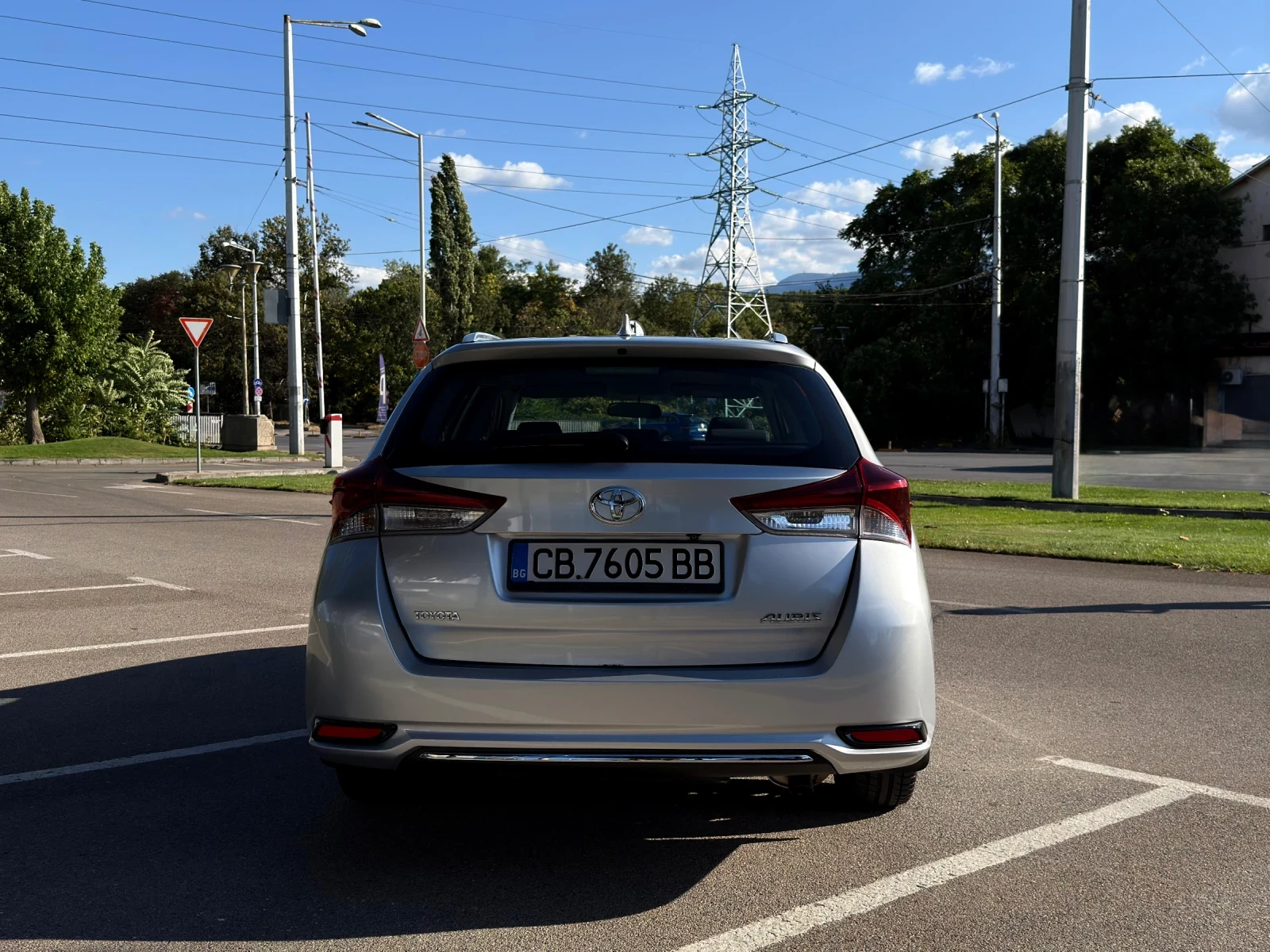 Toyota Auris Touring 1.6 D-4D 112 к.с., снимка 6 - Автомобили и джипове - 56061243