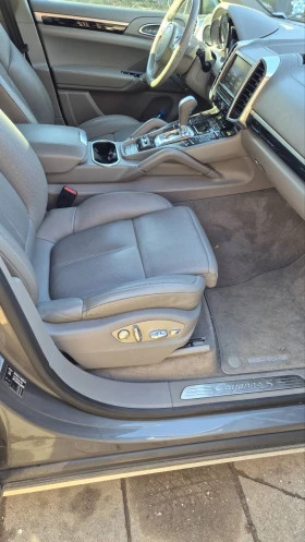 Porsche Cayenne 4.2 д, снимка 11