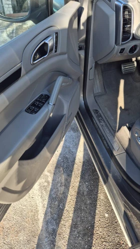 Porsche Cayenne 4.2 д, снимка 10