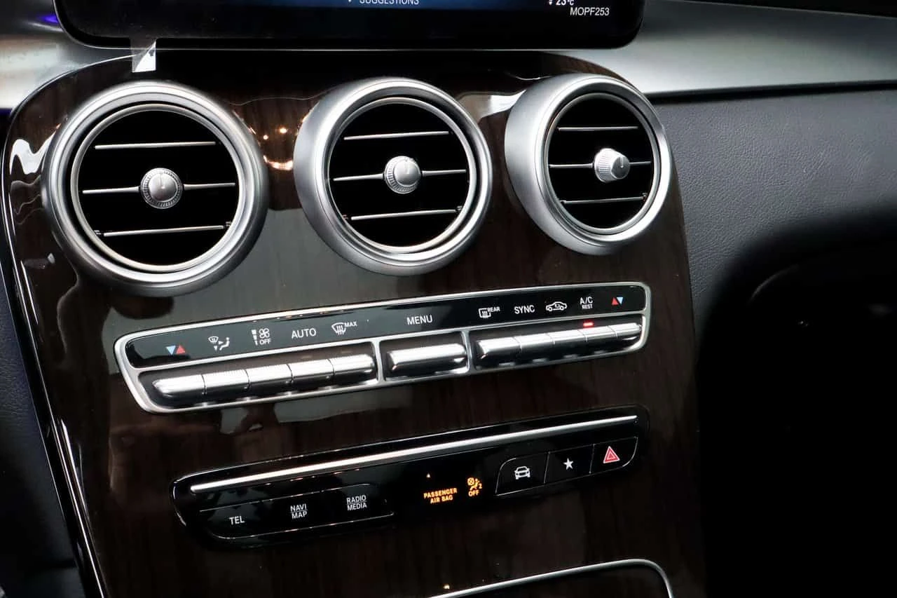Mercedes-Benz GLC AMG 43  CARFAX, снимка 9 - Автомобили и джипове - 54396472