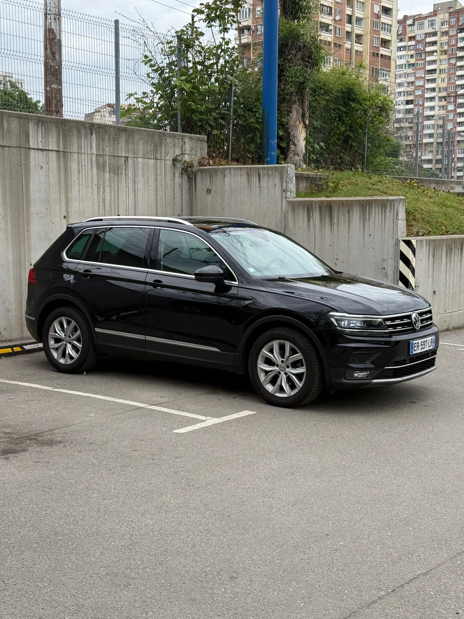 VW Tiguan Carat - DSG / Digital / LED, снимка 4 - Автомобили и джипове - 54482568