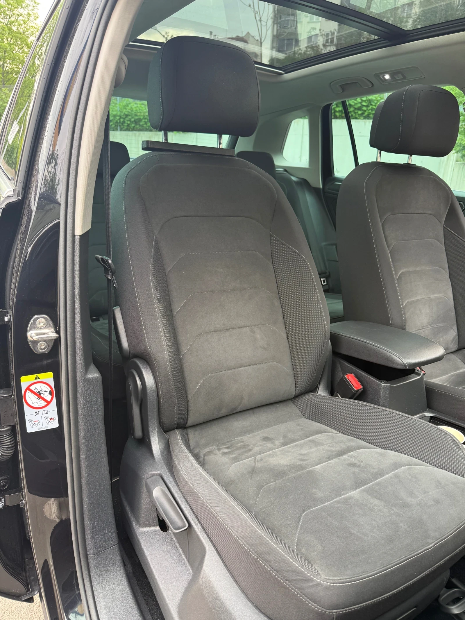 VW Tiguan Carat - DSG / Digital / LED, снимка 15 - Автомобили и джипове - 54482568