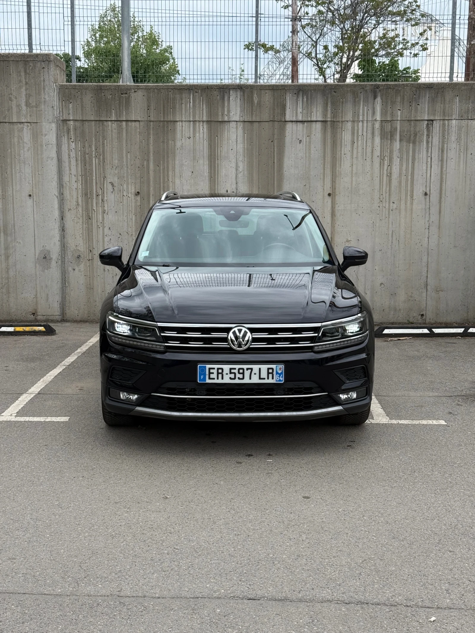 VW Tiguan Carat - DSG / Digital / LED, снимка 2 - Автомобили и джипове - 54482568