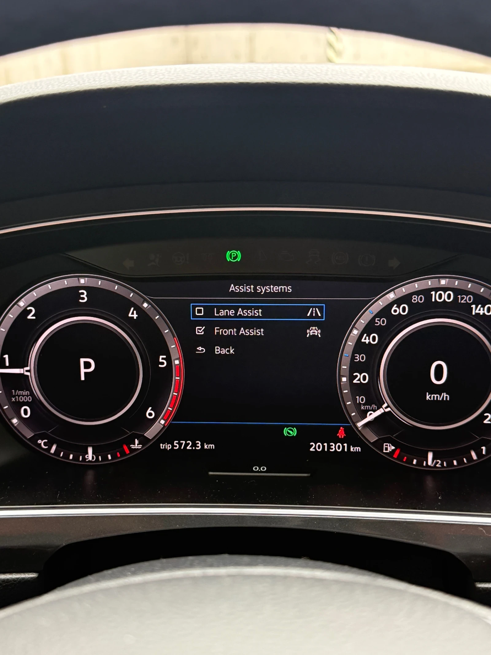 VW Tiguan Carat - DSG / Digital / LED, снимка 12 - Автомобили и джипове - 54482568
