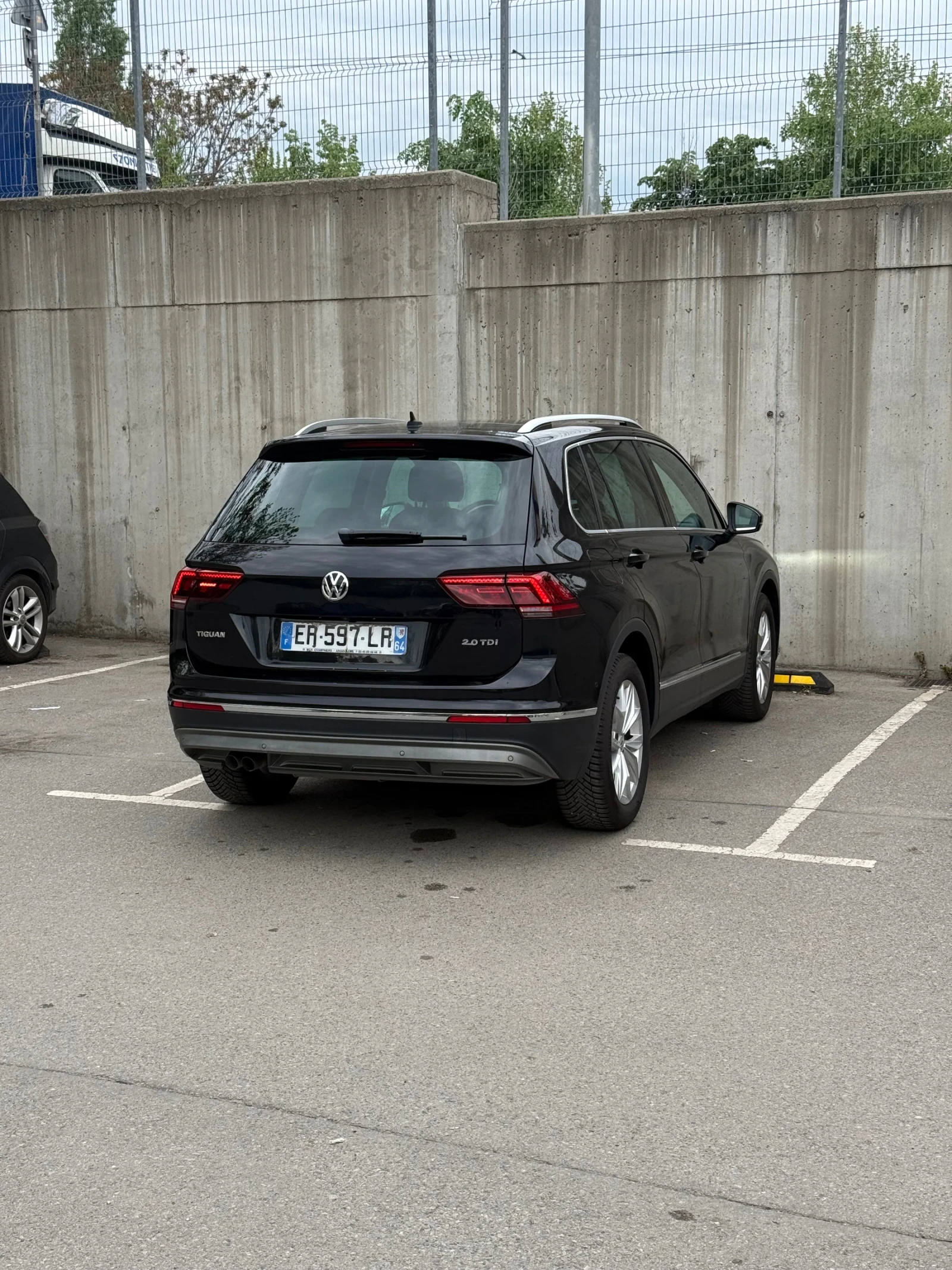 VW Tiguan Carat - DSG / Digital / LED, снимка 7 - Автомобили и джипове - 54482568
