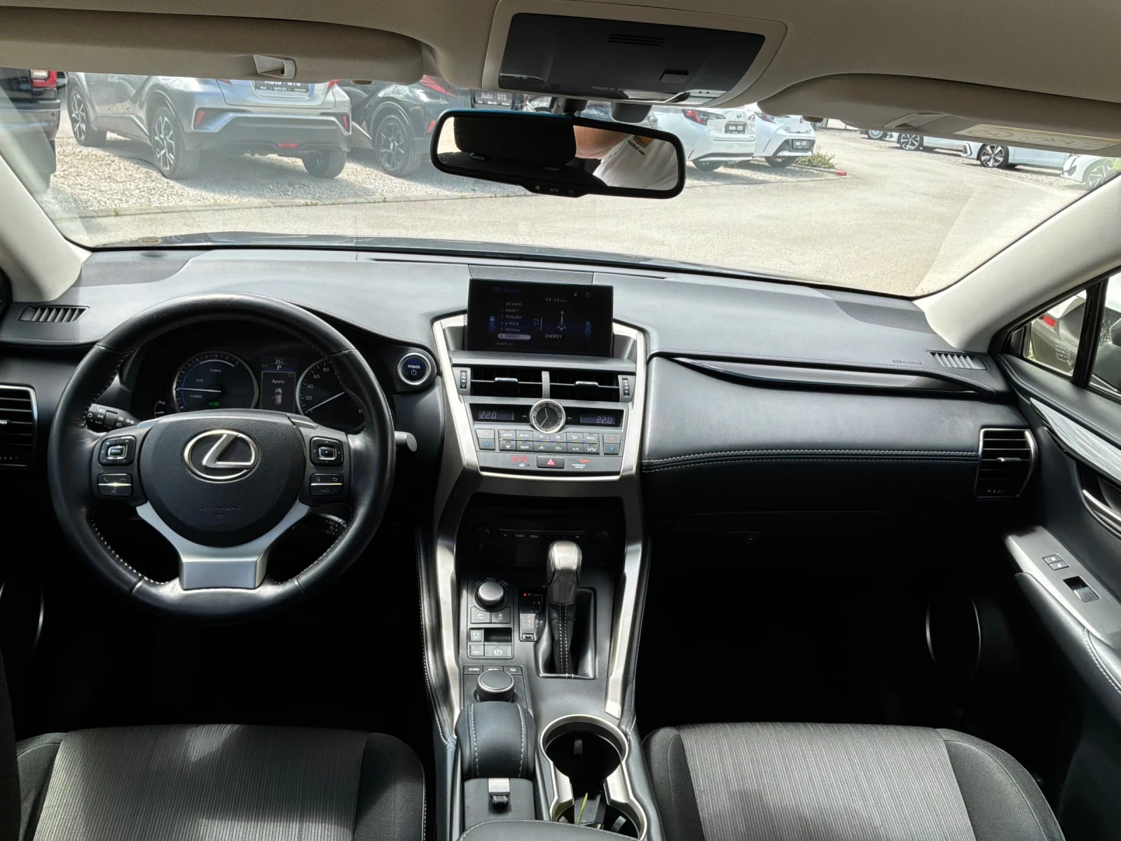 Lexus NX 300h 2.5h 197к.с 4х4 Обслужена и с Гаранция на батерия , снимка 14 - Автомобили и джипове - 54572687