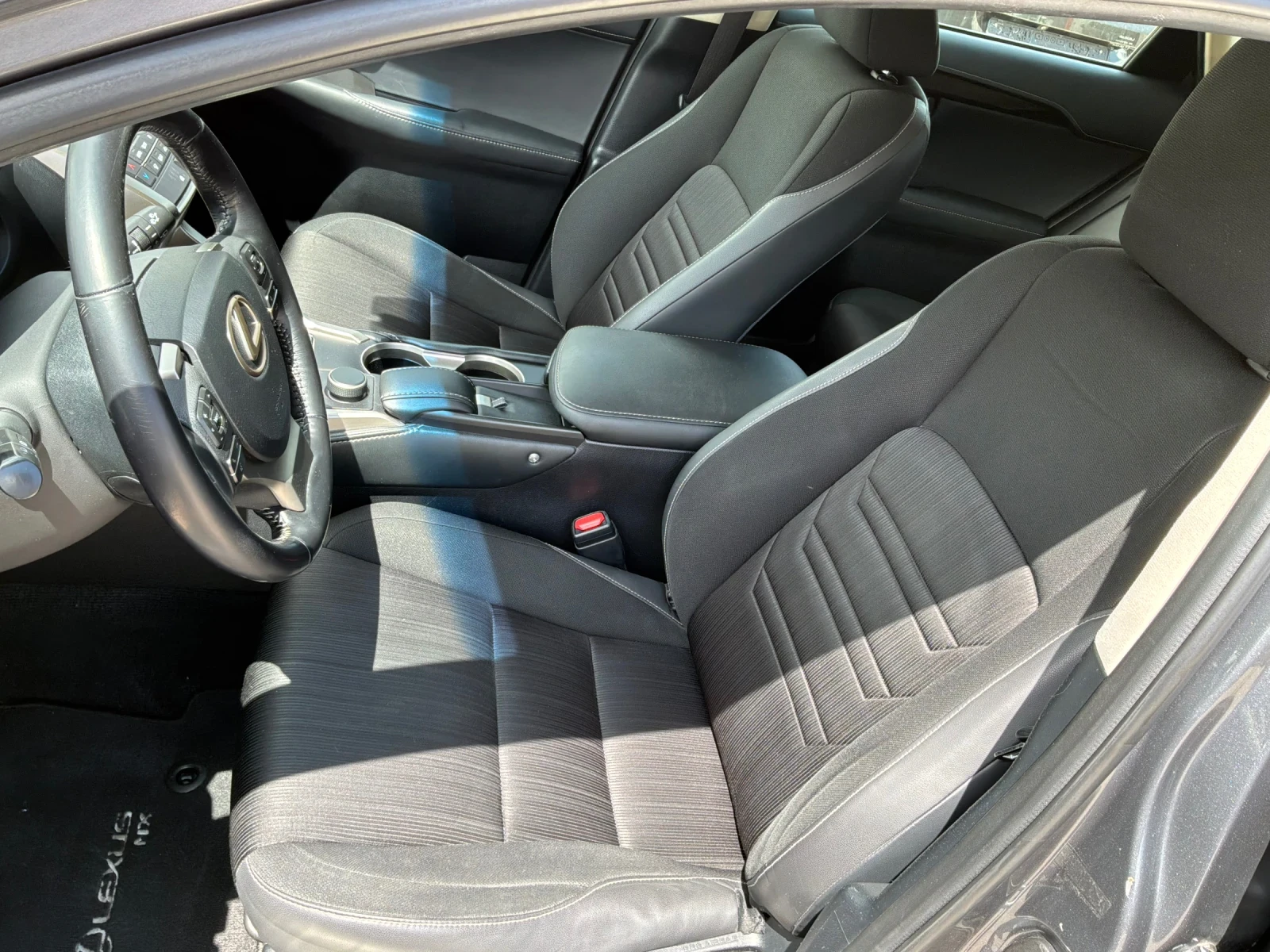 Lexus NX 300h 2.5h 197к.с 4х4 Обслужена и с Гаранция на батерия , снимка 8 - Автомобили и джипове - 54572687