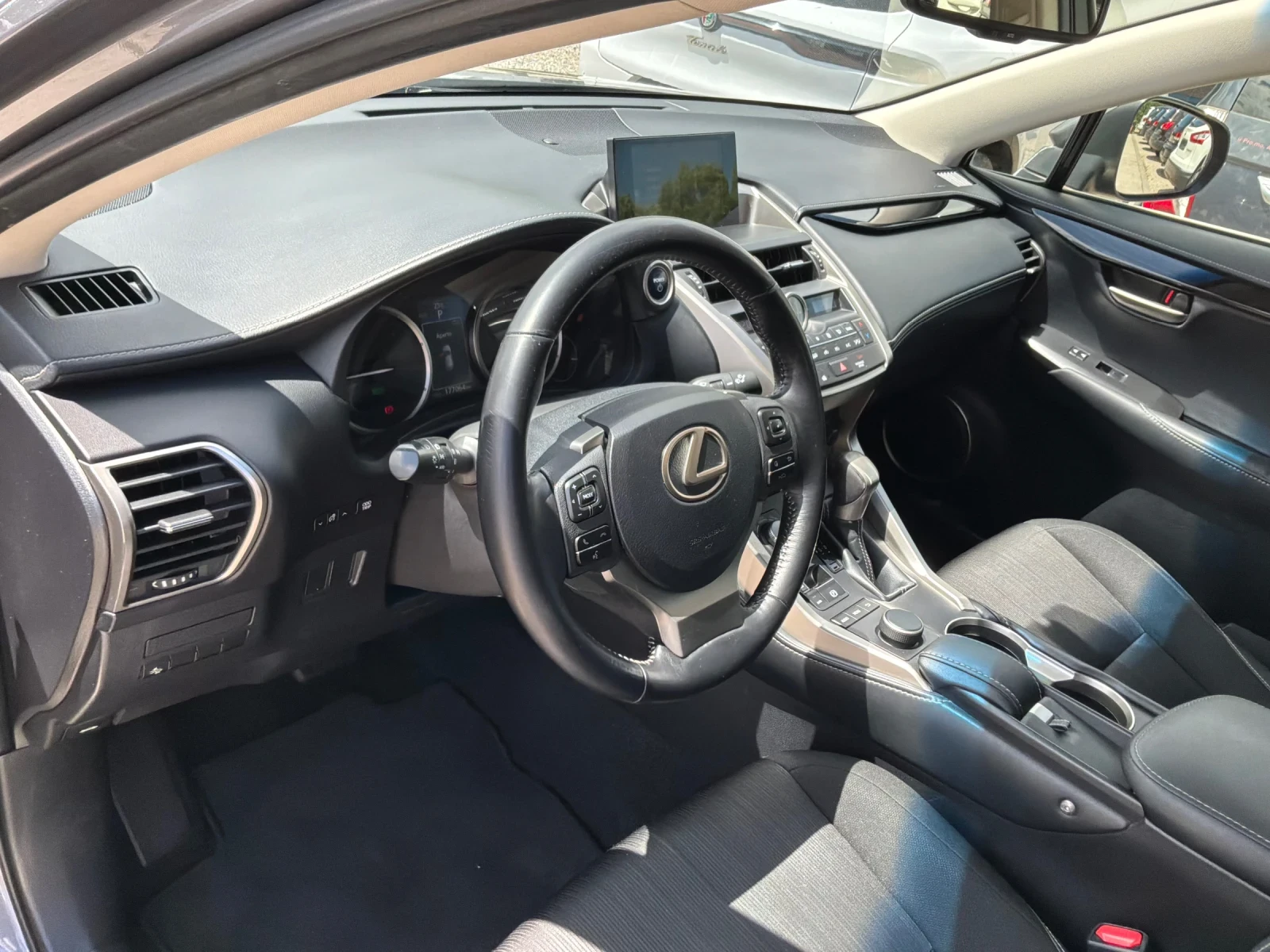 Lexus NX 300h 2.5h 197к.с 4х4 Обслужена и с Гаранция на батерия , снимка 7 - Автомобили и джипове - 54572687