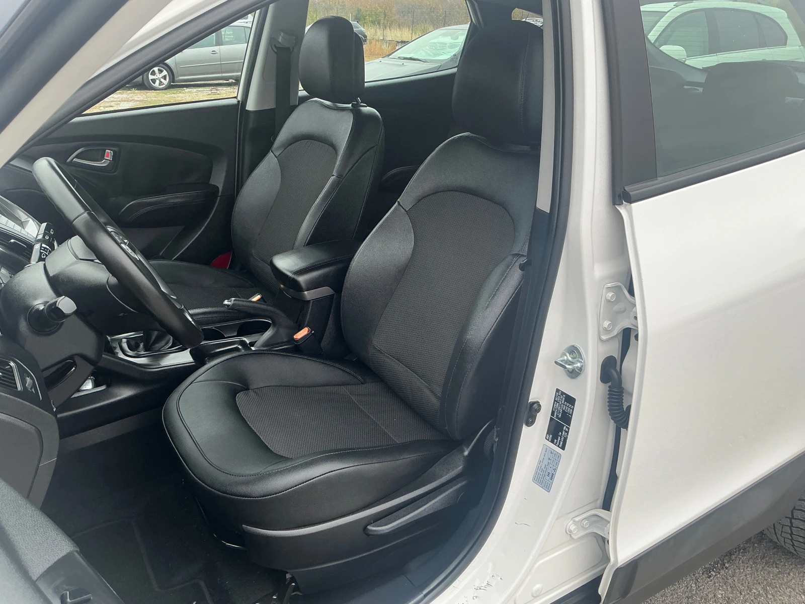 Hyundai IX35 1.7 CRDI, снимка 14 - Автомобили и джипове - 56553408