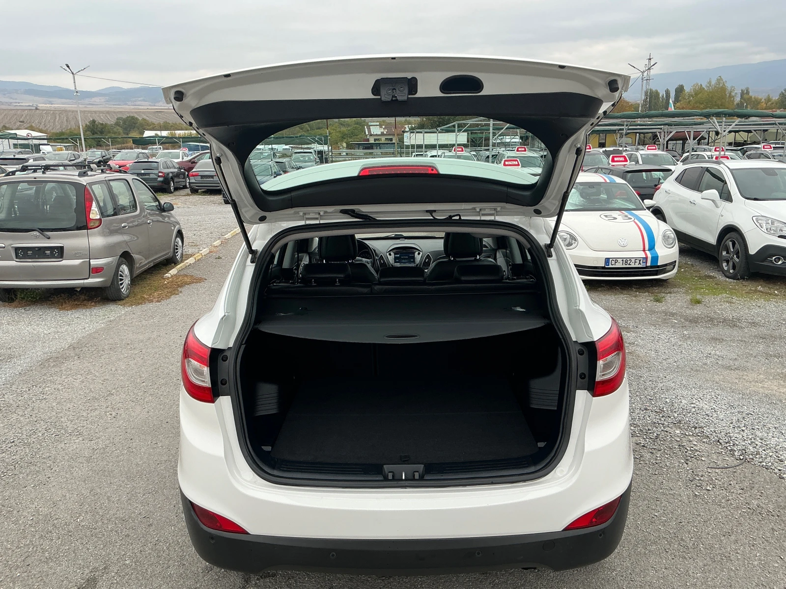 Hyundai IX35 1.7 CRDI, снимка 10 - Автомобили и джипове - 56553408