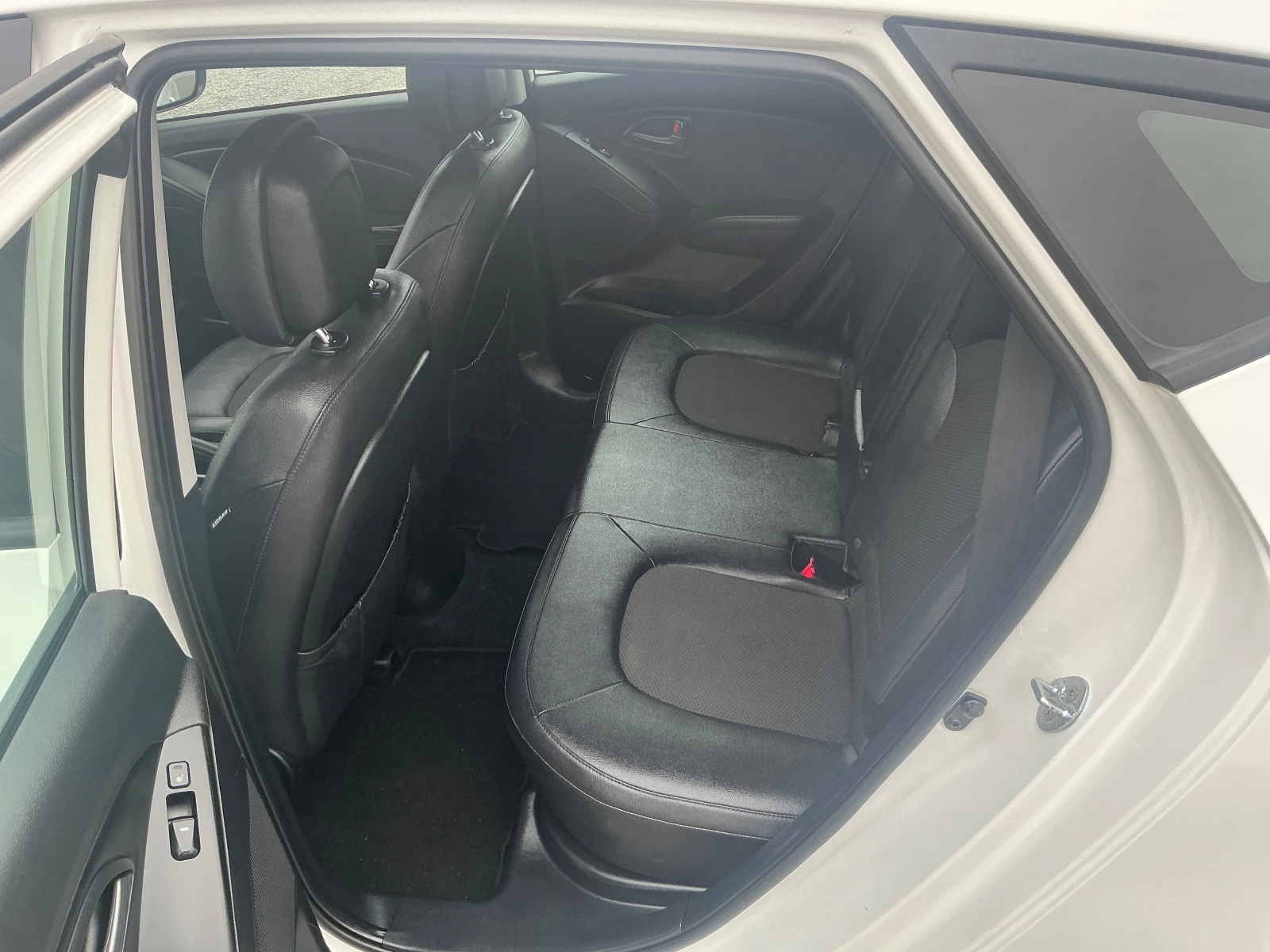 Hyundai IX35 1.7 CRDI, снимка 15 - Автомобили и джипове - 56553408