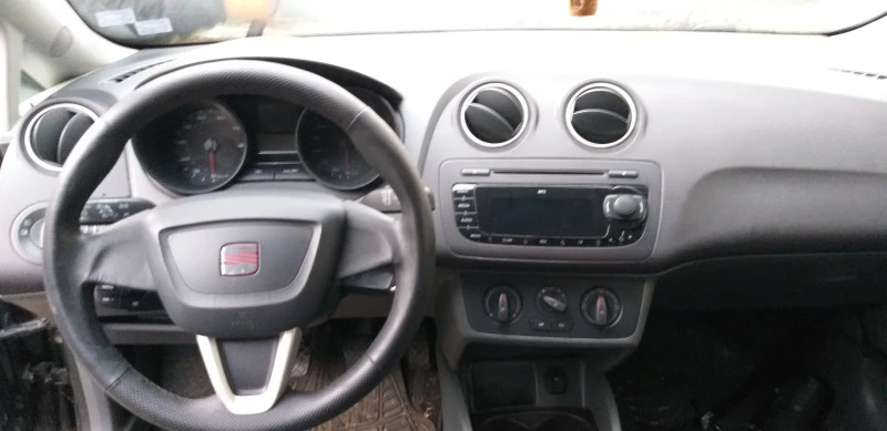 Seat Ibiza 1.2 16V, снимка 9 - Автомобили и джипове - 46355459