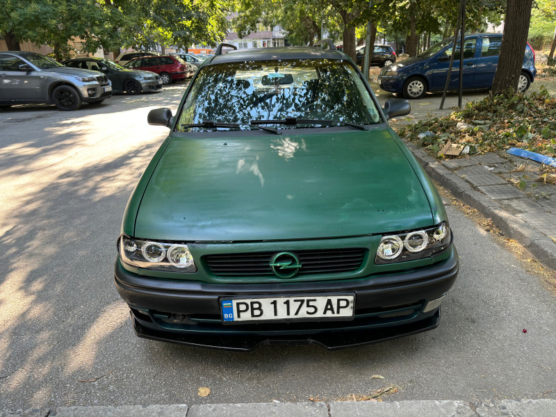 Opel Astra, снимка 2 - Автомобили и джипове - 46409542