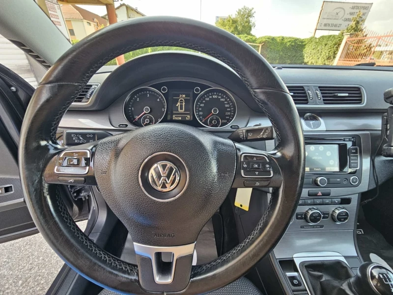 VW Passat 2.0TDI/LED/РЪЧКА/НАВИ/КАМЕРА, снимка 13 - Автомобили и джипове - 47753501