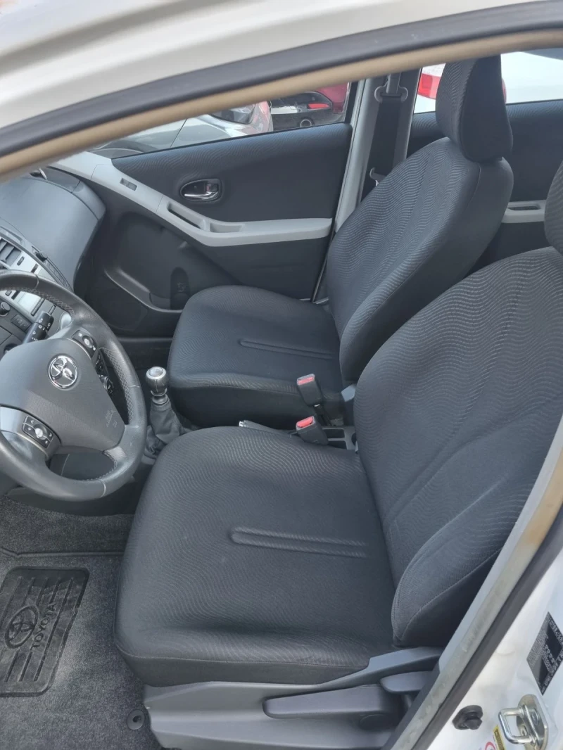 Toyota Yaris 1.3 Бензин, снимка 5 - Автомобили и джипове - 51820850
