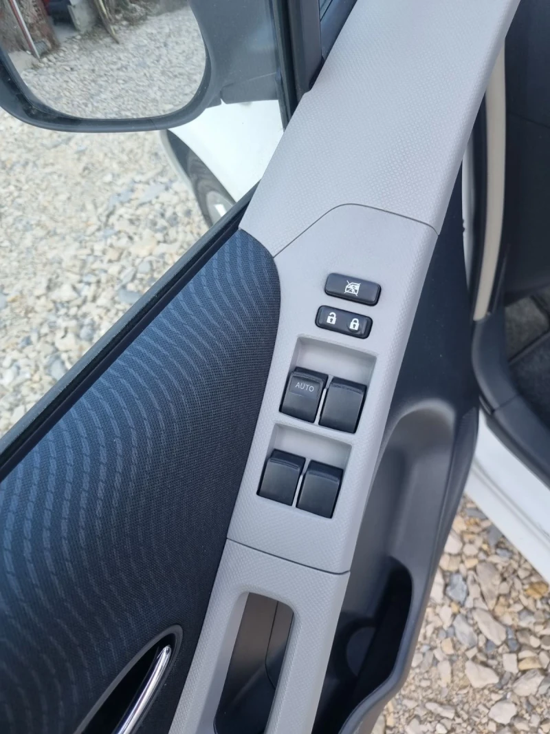 Toyota Yaris 1.3 Бензин, снимка 7 - Автомобили и джипове - 51820850