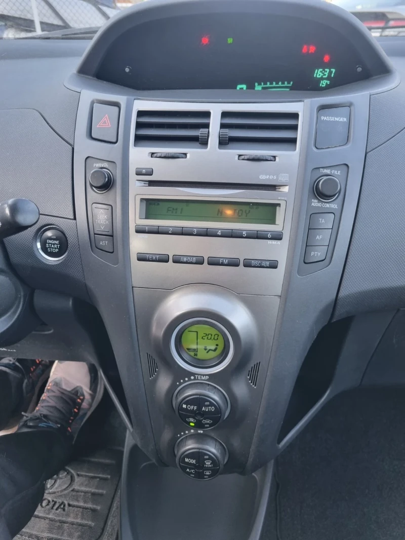 Toyota Yaris 1.3 Бензин, снимка 9 - Автомобили и джипове - 51820850