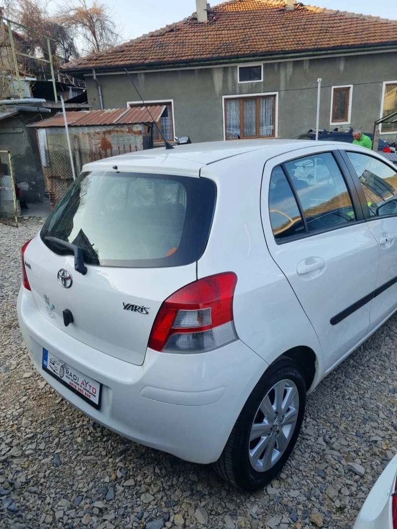 Toyota Yaris 1.3 Бензин, снимка 4 - Автомобили и джипове - 51820850