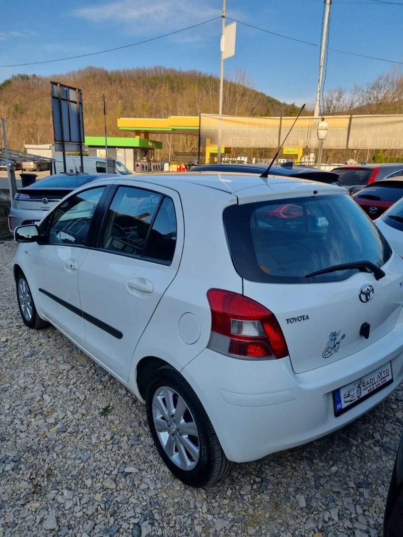 Toyota Yaris 1.3 Бензин, снимка 3 - Автомобили и джипове - 51820850