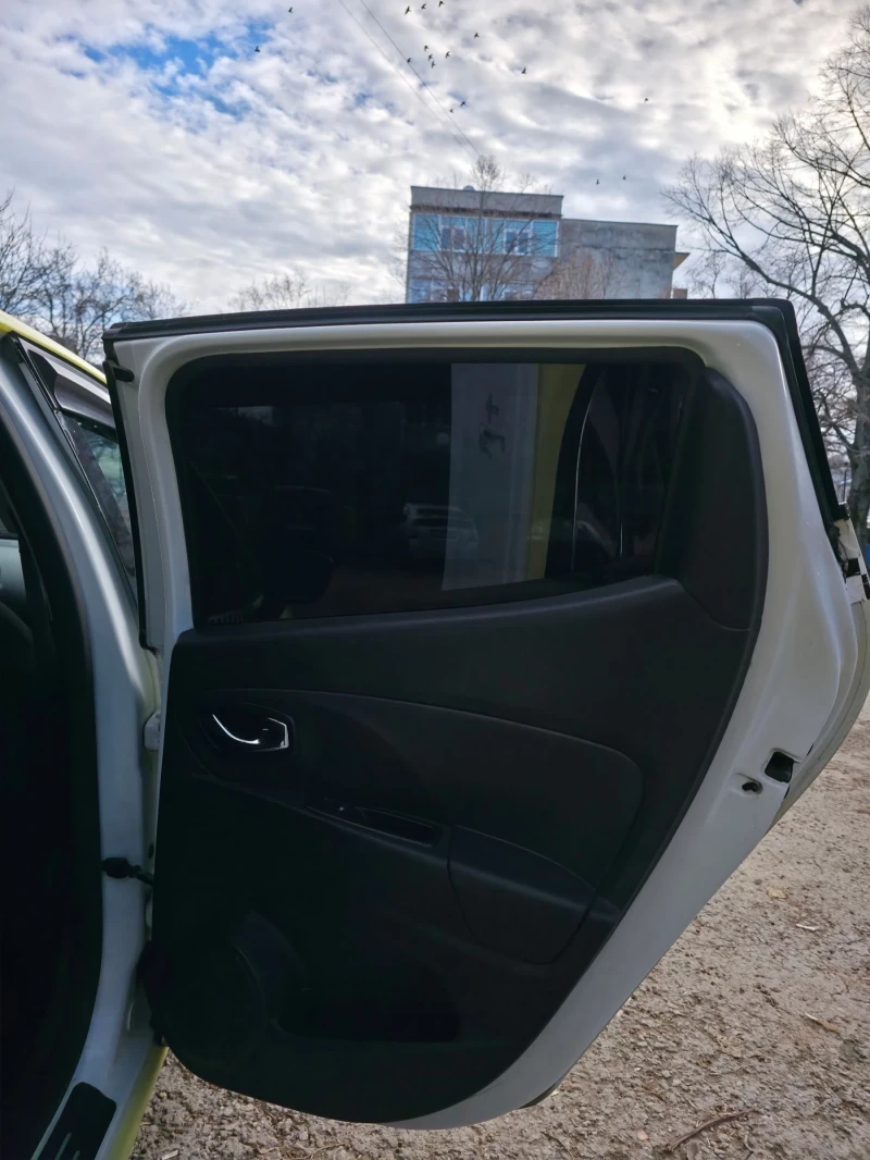 Renault Clio 0.9 TCe, снимка 13 - Автомобили и джипове - 52921474