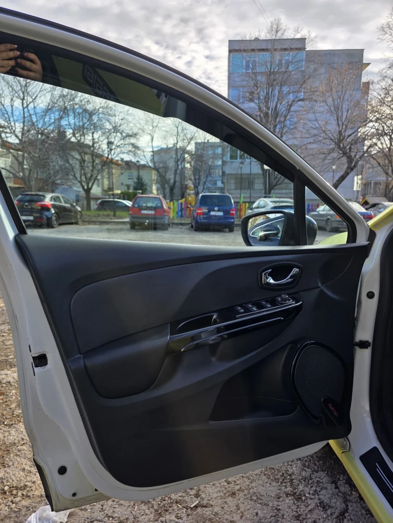 Renault Clio 0.9 TCe, снимка 6 - Автомобили и джипове - 52921474