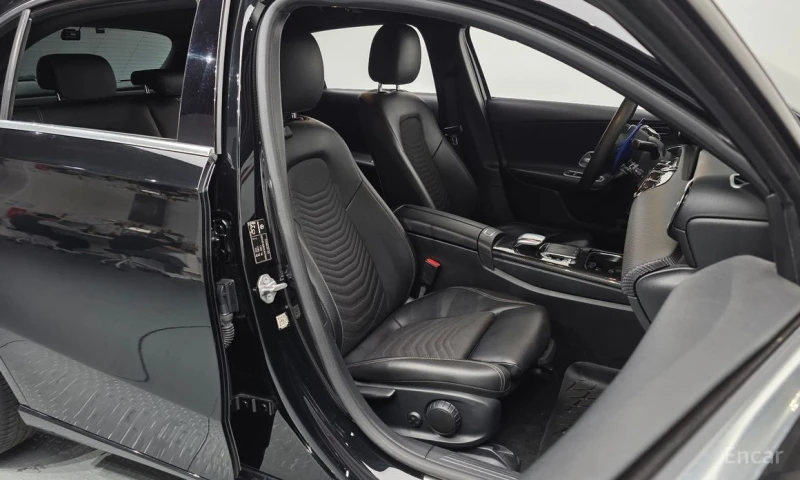 Mercedes-Benz A 220, снимка 10 - Автомобили и джипове - 52962233