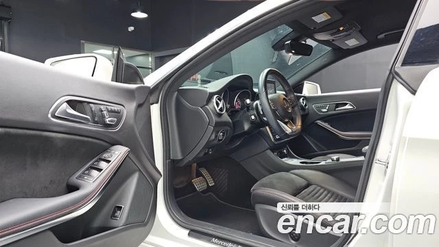 Mercedes-Benz CLA 220, снимка 10 - Автомобили и джипове - 56077663