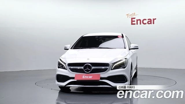 Mercedes-Benz CLA 220, снимка 3 - Автомобили и джипове - 56077663