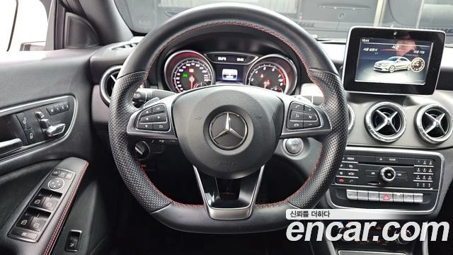 Mercedes-Benz CLA 220, снимка 13 - Автомобили и джипове - 56077663
