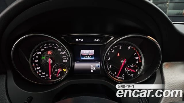 Mercedes-Benz CLA 220, снимка 8 - Автомобили и джипове - 56077663