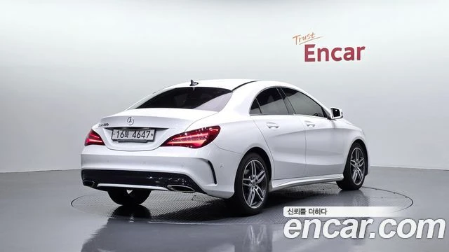 Mercedes-Benz CLA 220, снимка 2 - Автомобили и джипове - 56077663