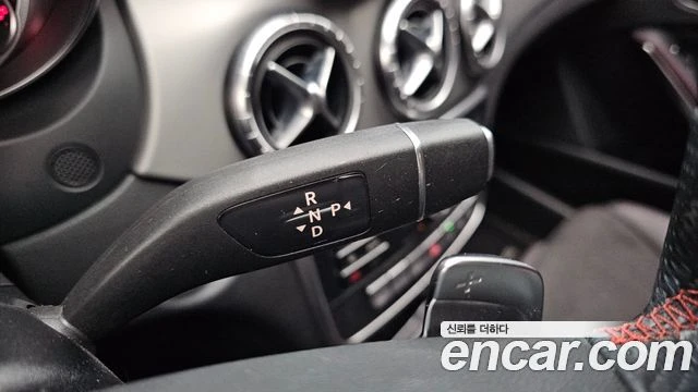 Mercedes-Benz CLA 220, снимка 9 - Автомобили и джипове - 56077663