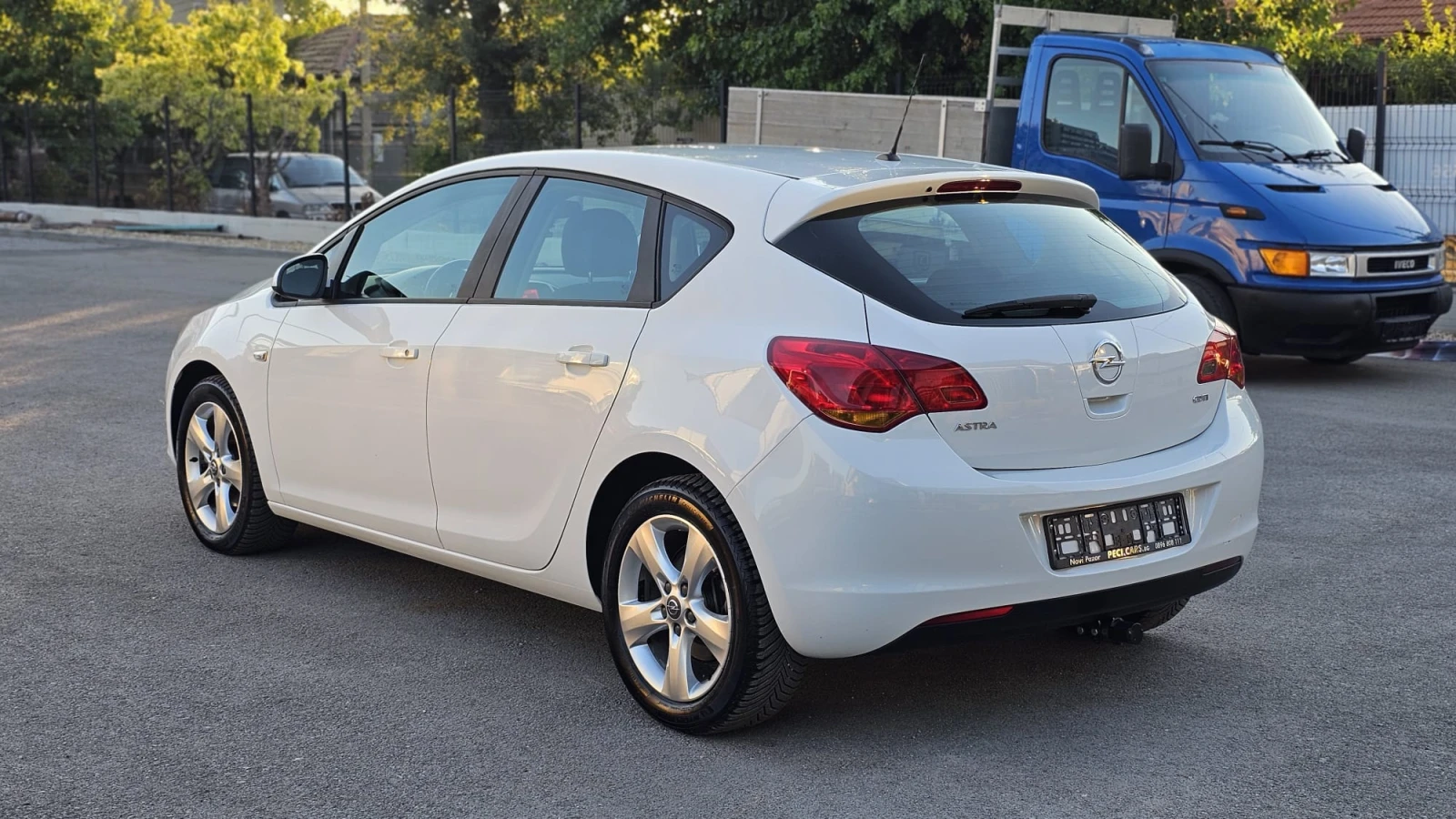 Opel Astra 1.7CDTi 6SP IT-ТОП СЪСТ.-ИСТОРИЯ-ЛИЗИНГ - изображение 4
