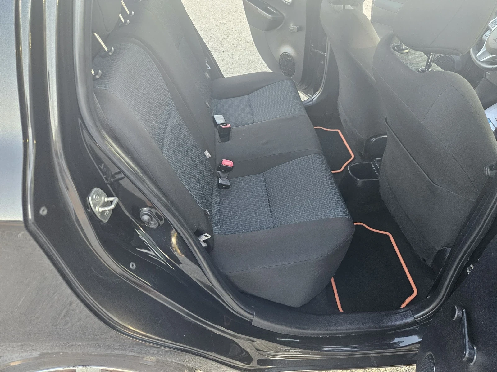 Toyota Yaris 1.4 d4d 90ps kamera navi - изображение 10