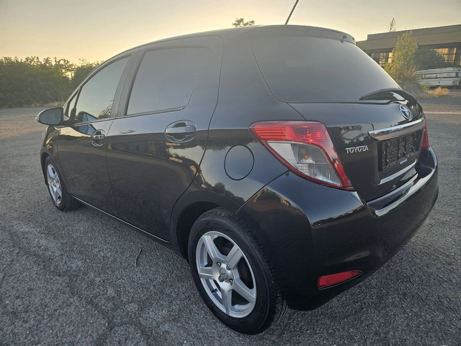 Toyota Yaris 1.4 d4d 90ps kamera navi - изображение 2