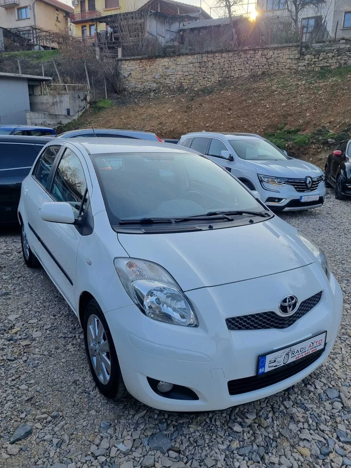 Toyota Yaris 1.3 Бензин - изображение 2