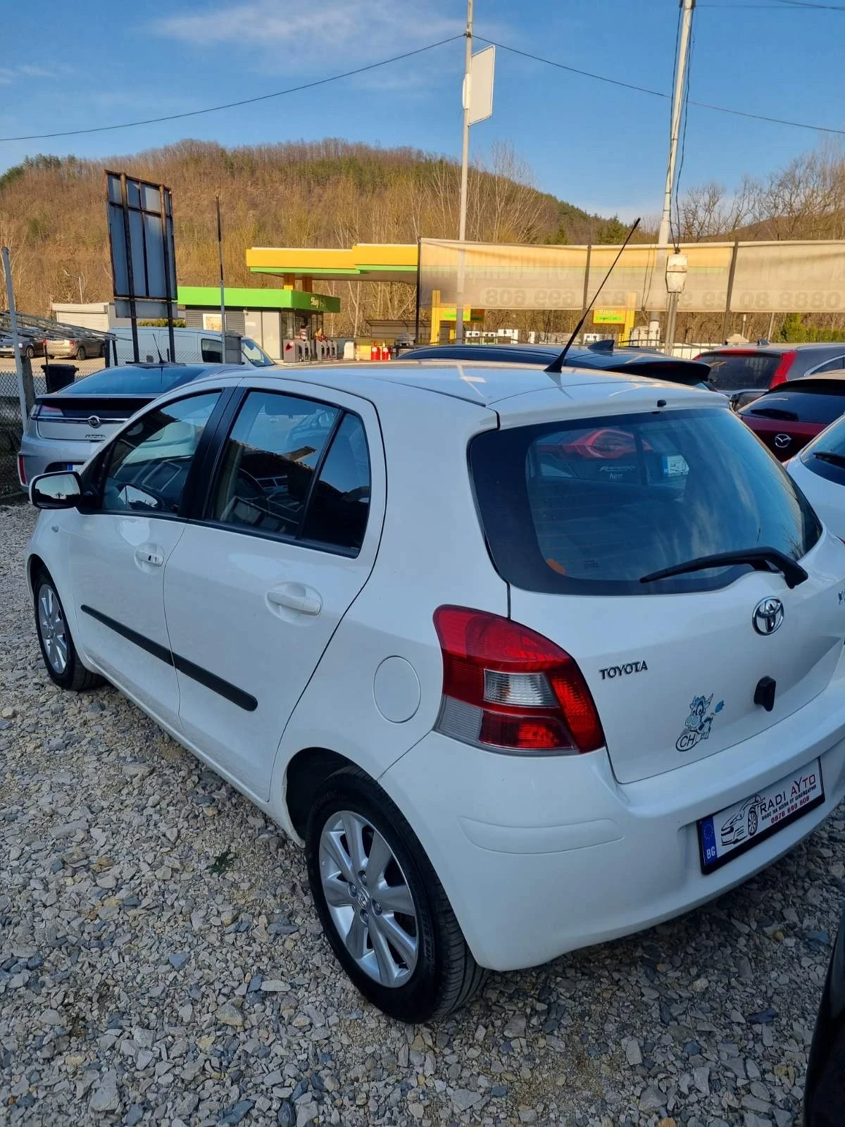 Toyota Yaris 1.3 Бензин - изображение 3