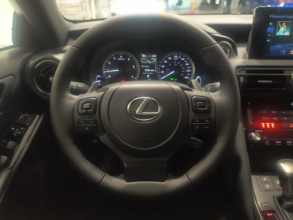 Lexus IS 300 Premium AWD* АвтоКреди* (ЦЕНА ДО БГ), снимка 10 - Автомобили и джипове - 53952208