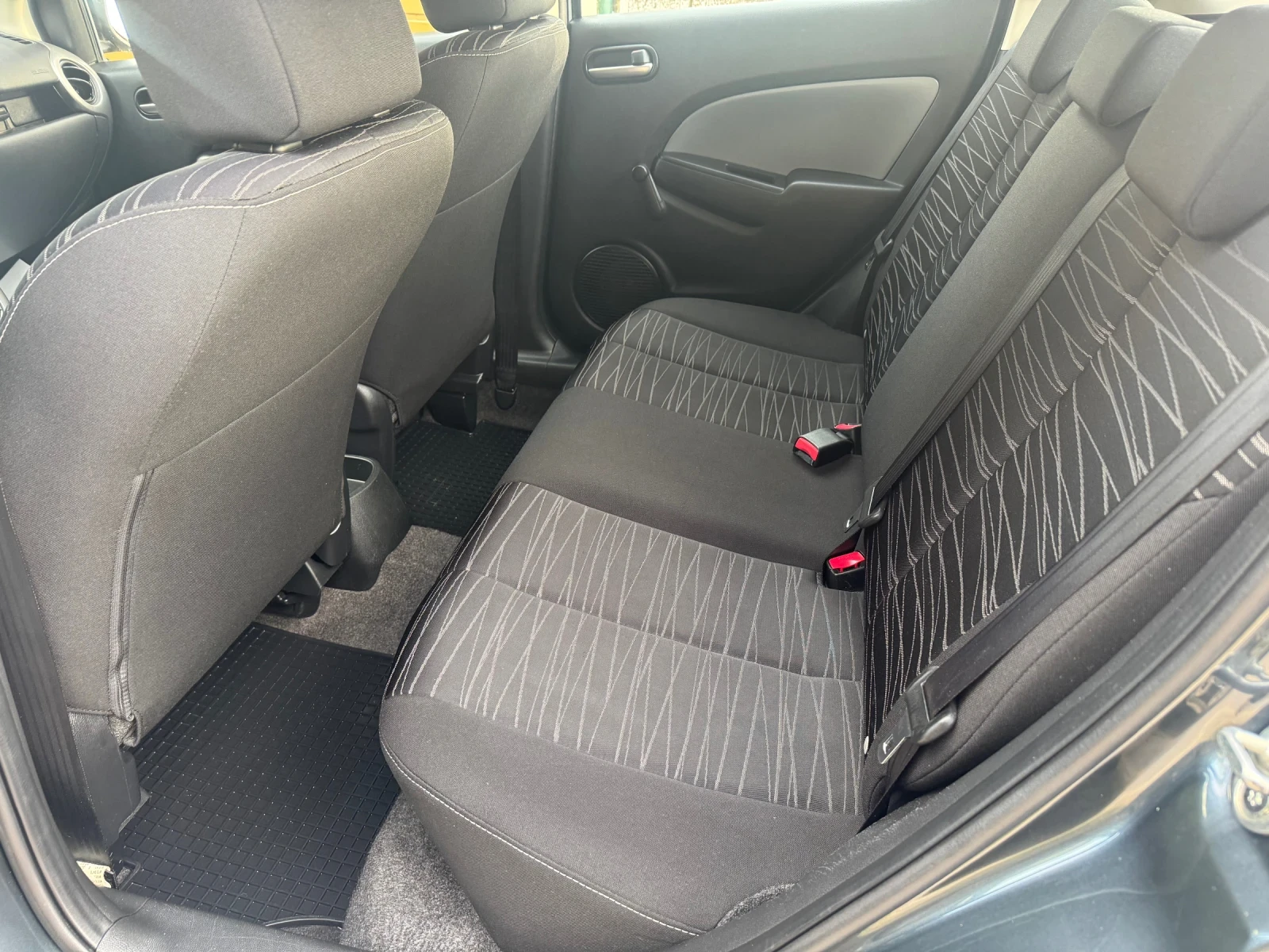 Mazda 2 1.4HDi, снимка 10 - Автомобили и джипове - 54197664