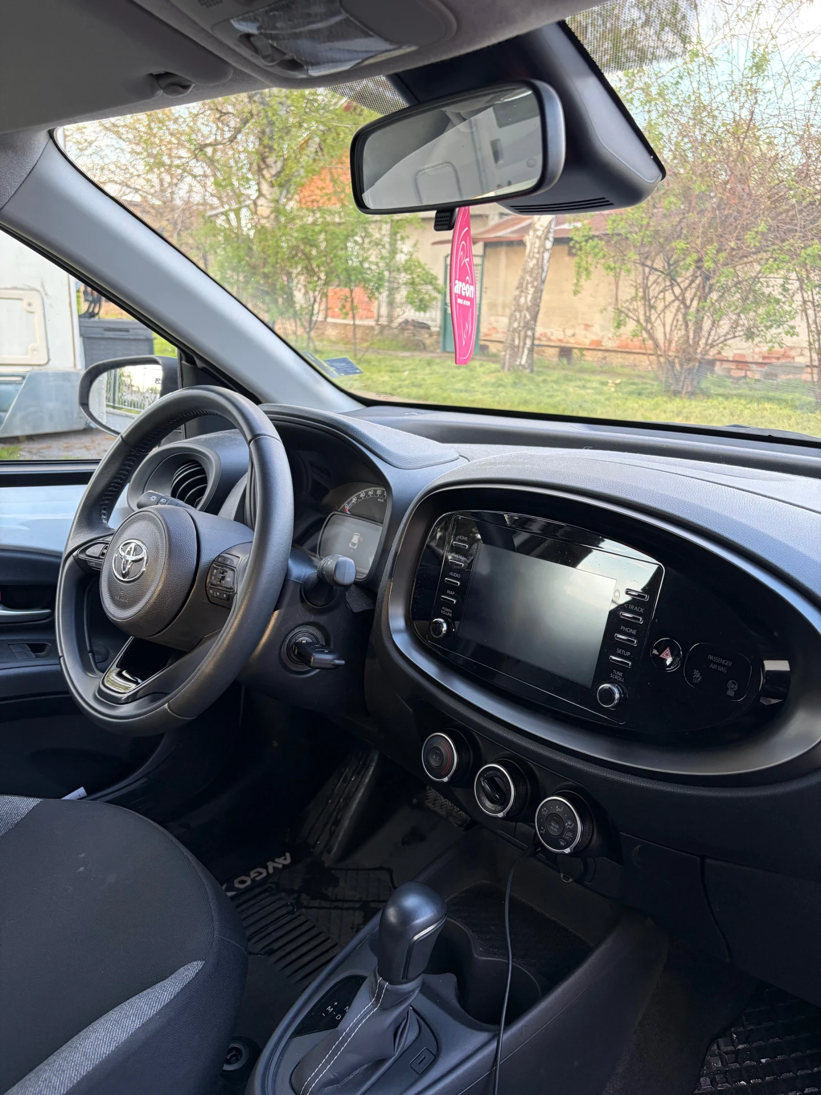 Toyota Aygo Play, снимка 6 - Автомобили и джипове - 54358373