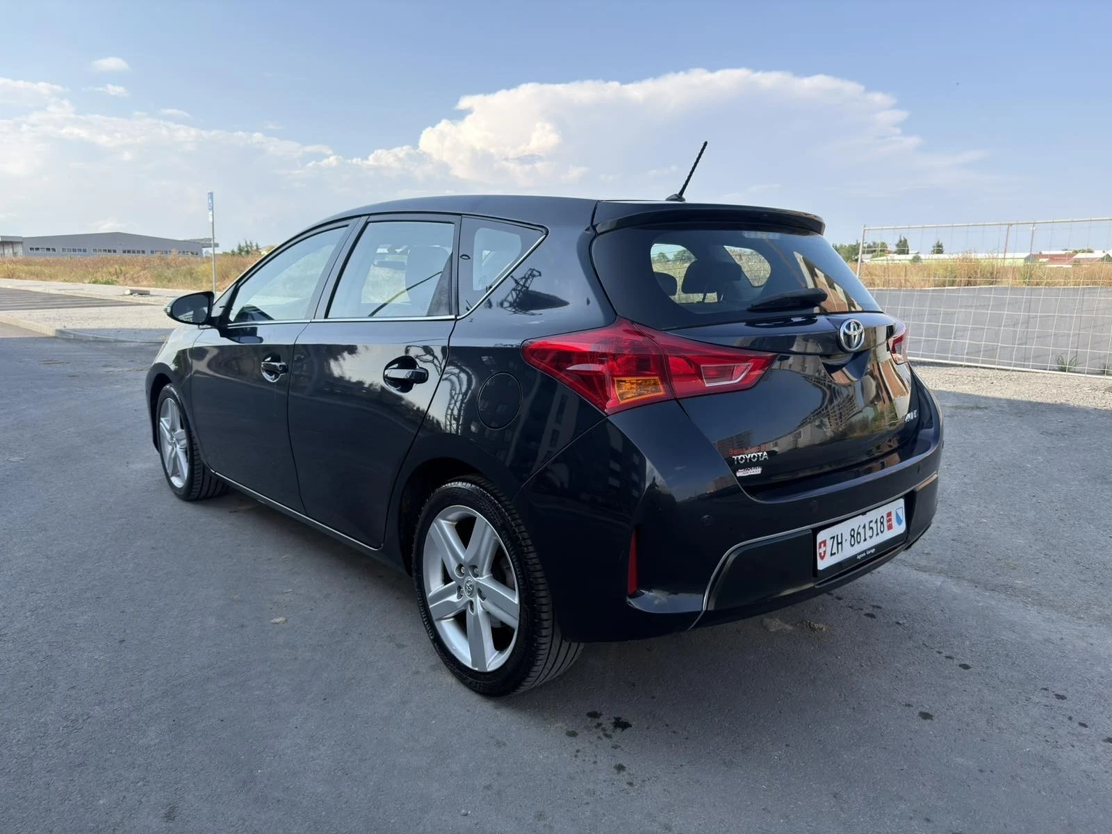 Toyota Auris 1.6i Swiss, снимка 5 - Автомобили и джипове - 55353558