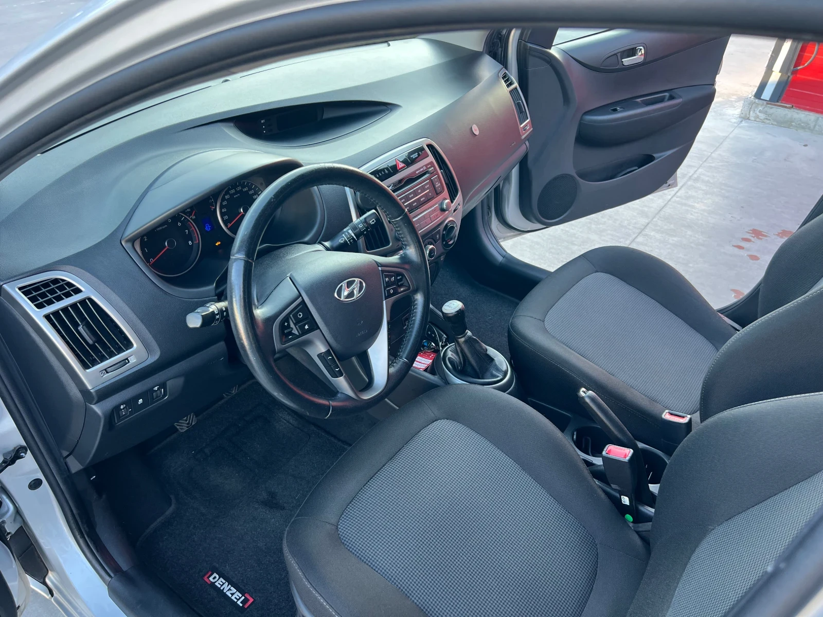 Hyundai I20 1.25 бензин   84 к.с.   09/2014   139 800 км, снимка 9 - Автомобили и джипове - 56134264